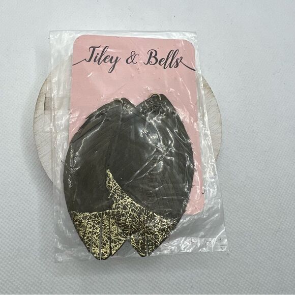 New Tiley and Bells Olive Green and Gold Feather Earring with Metallic Design - Picture 3 of 6